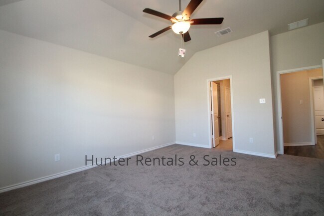 Building Photo - Temple North Gate Beauty!  Rent Reduced! Won't last long!