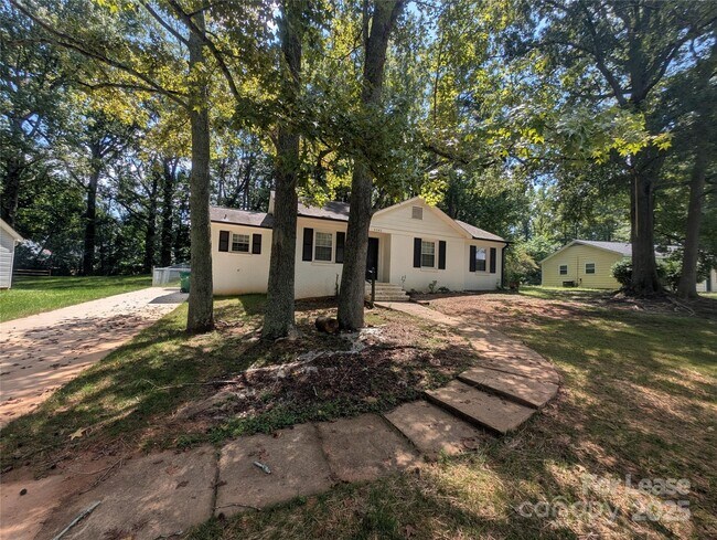 Building Photo - 6542 Rosecran Dr