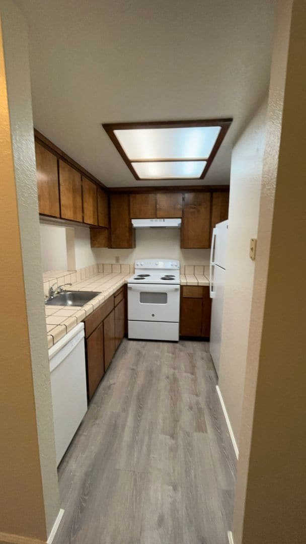 Building Photo - 1551 Highland Dr