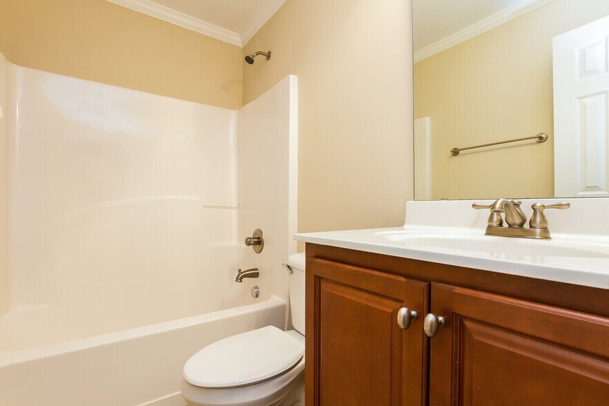Building Photo - 221 Worthington Ct