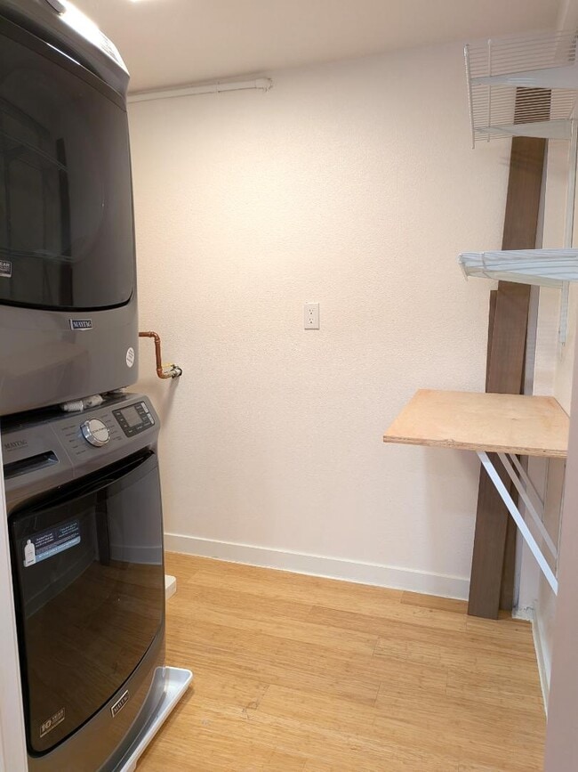 Building Photo - 1221 Toledo St