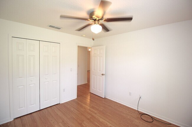 Building Photo - Roomy 3 Bed 2 Bath Screened Lanai Home for Rent in Pine Lakes