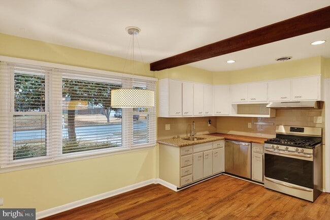 Building Photo - 5219 Montgomery St