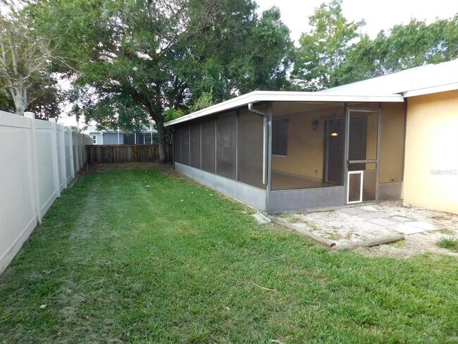 Building Photo - 902 Plum Tree Ln