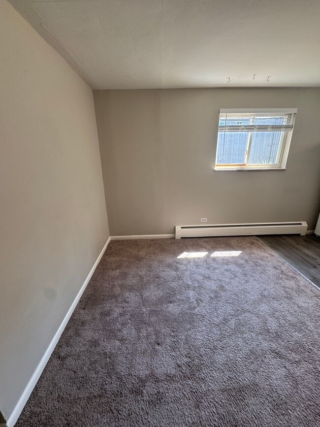Building Photo - Updated 3-bedroom 1 bathroom in Littleton!