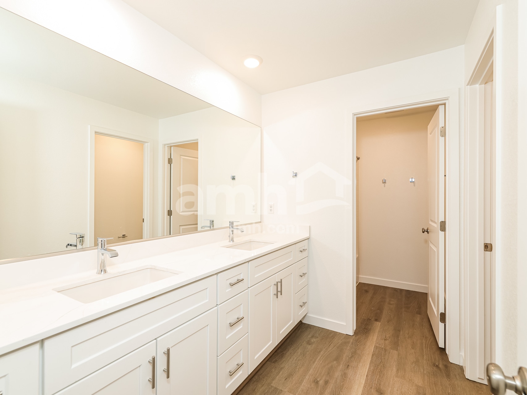 Building Photo - 2364 Devin Ave