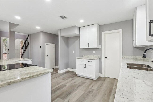 Building Photo - 4031 Rushcroft Dr