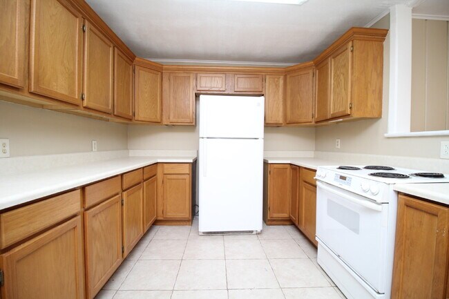 Building Photo - Northeast Pensacola Home- Entertainers Dream with Covered Deck & Fenced Backyard