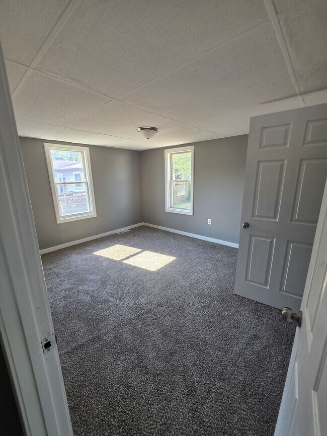 Building Photo - LIMITED TIME**NO APPLICATION FEE**1/2 OFF ...
