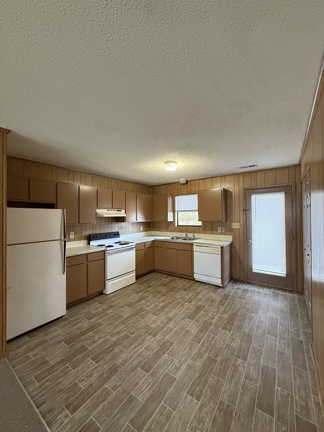 Building Photo - 3800 Guardian Ave