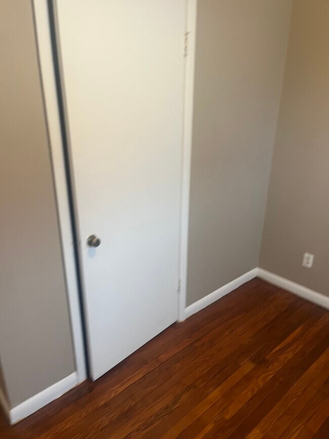 Building Photo - 1342 Koebel Rd