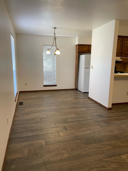 Dining Area - 908 Acacia Cir