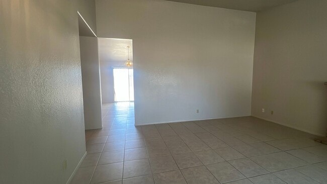 Building Photo - (APPLICATION PENDING) East Lancaster Home