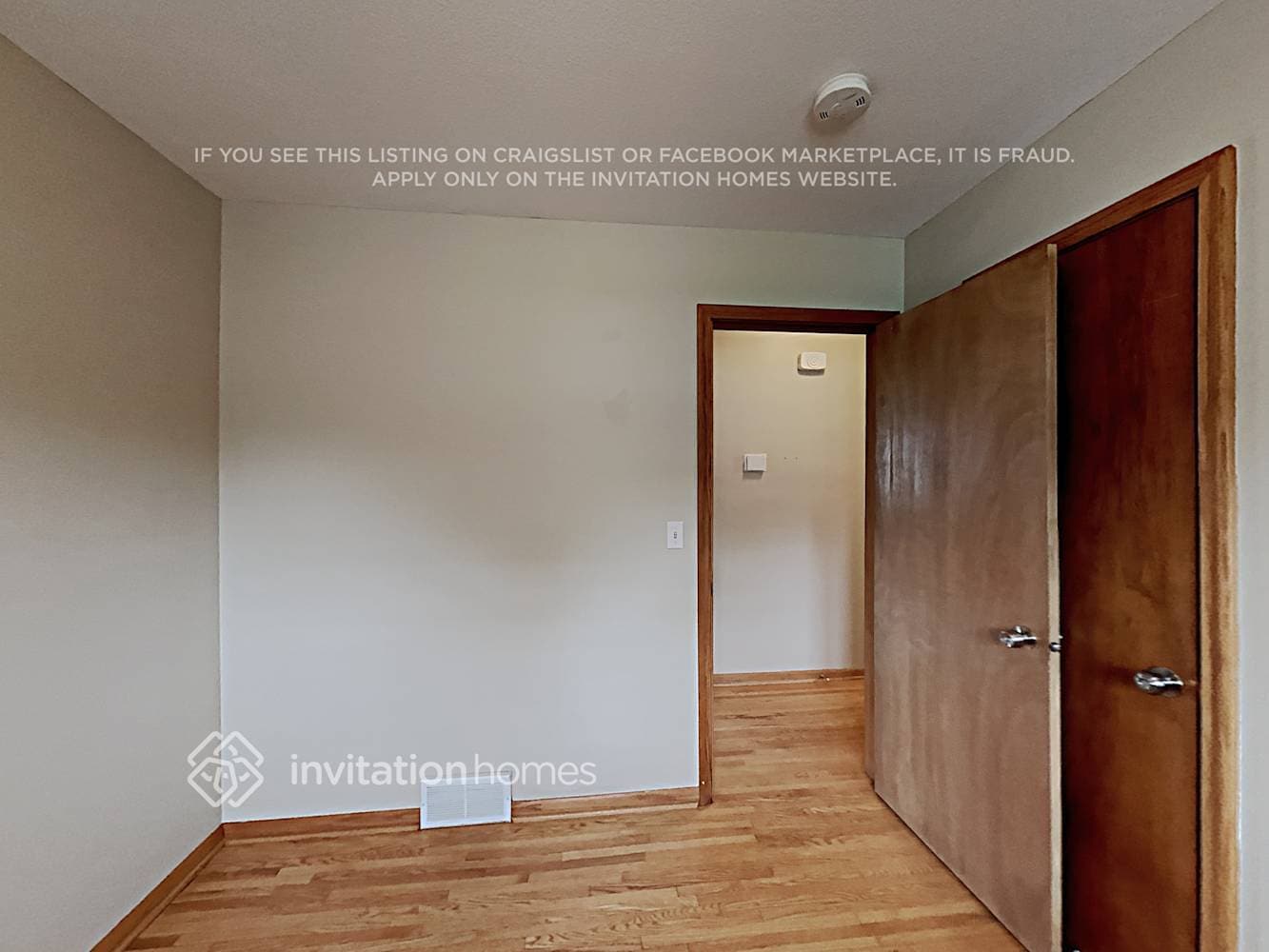 Building Photo - 3015 Dakota Ave S