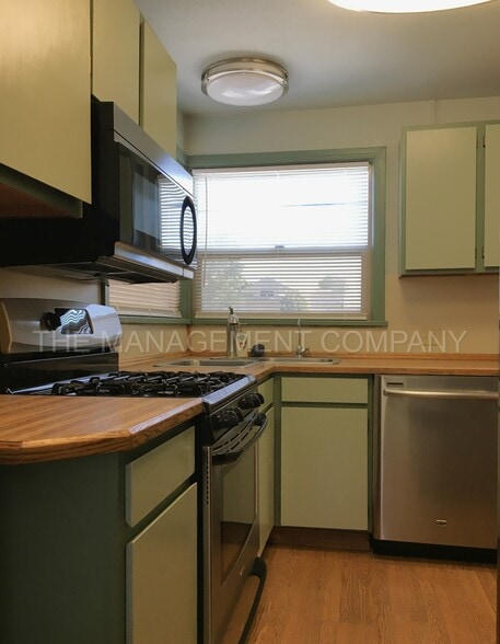 Building Photo - 576 Addison Ave W