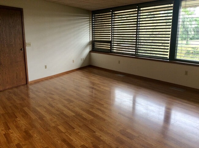 Building Photo - Hulsing