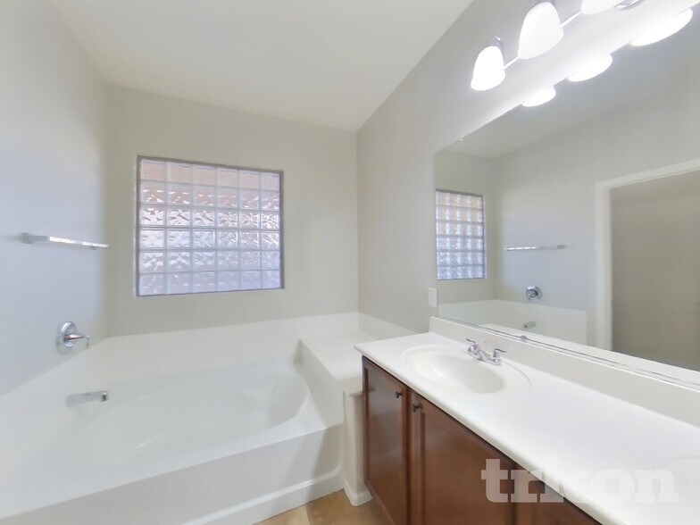 Building Photo - 4908 E Austin Ln