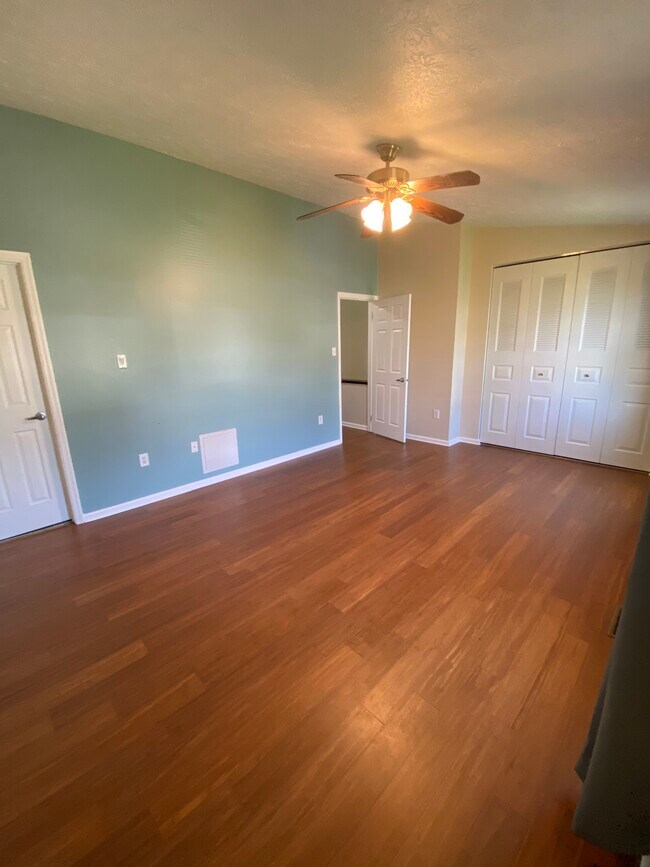 Master Bedroom - 2519 Hawthorne Dr