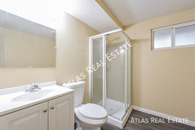 Building Photo - 3 Bedroom 2 Bath with laundry and finished...