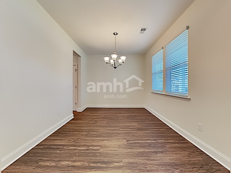 Building Photo - 284 Bering Ln