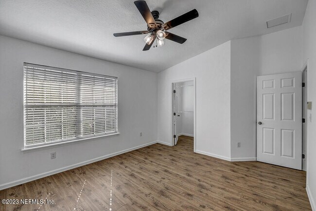 Building Photo - 5915 Pavilion Dr