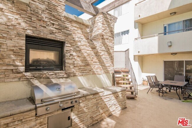 Building Photo - 4702 Fulton Ave