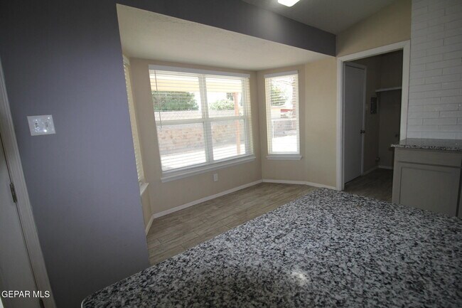 Building Photo - 351 Duanesburg St
