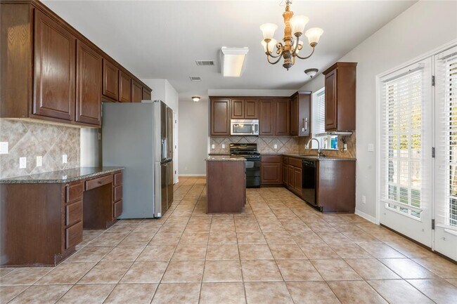 Building Photo - 3807 Links Ln