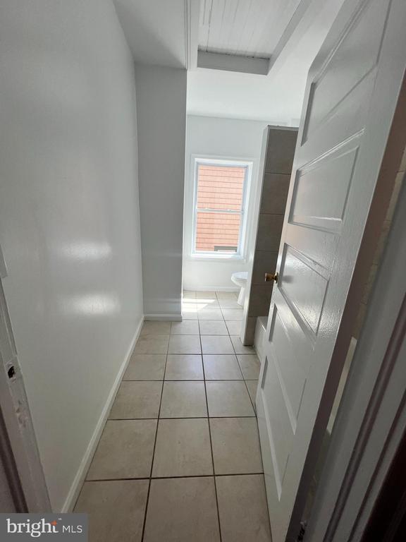 Building Photo - 323 Collins Ave