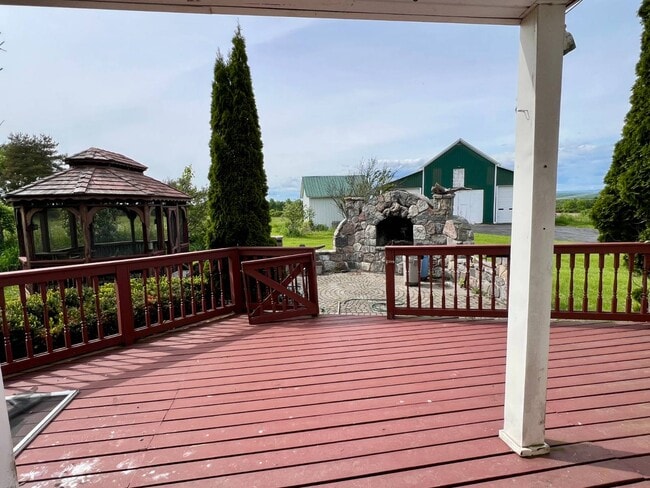 Building Photo - 353 Auriesville Rd