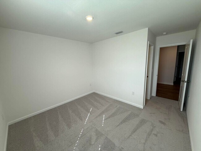 Building Photo - Four Bedroom/Two Bath - Summerdale