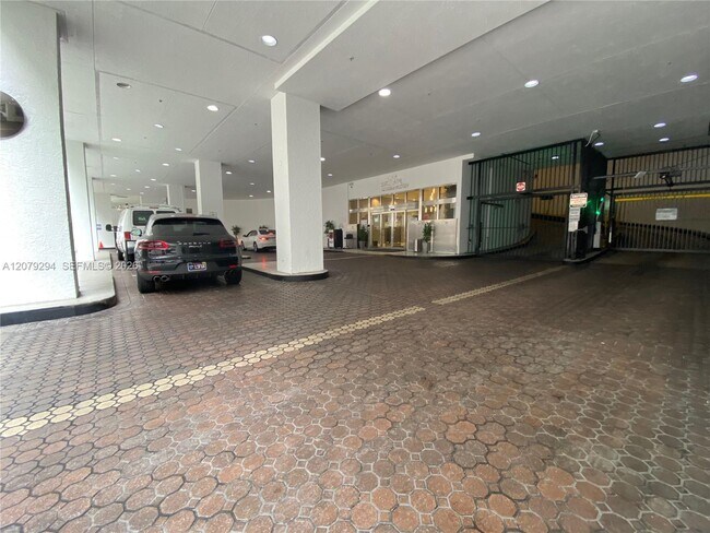 Building Photo - 1200 Brickell Bay Dr