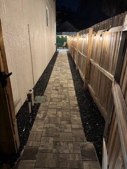 Building Photo - 1734 W Cherry St