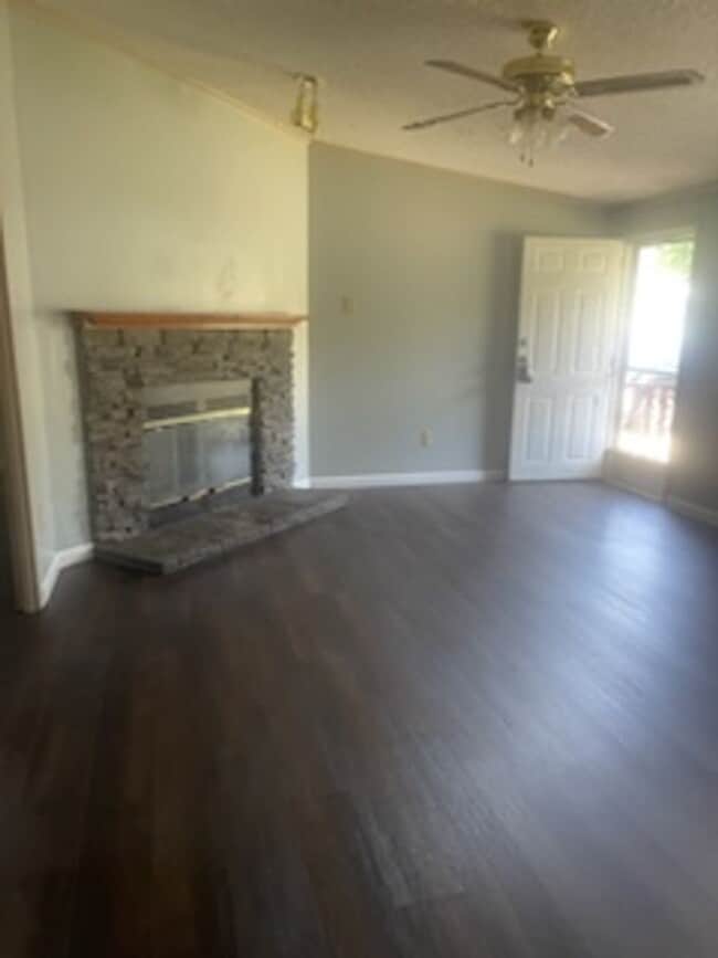 Building Photo - 430 Valley Forge Way S