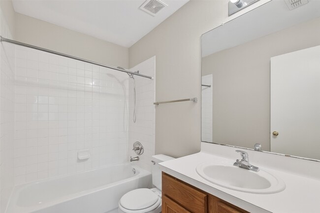 Building Photo - 16022 Old River Rd