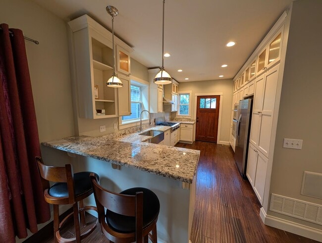 Building Photo - Beautiful 3 Bedroom House right across fro...