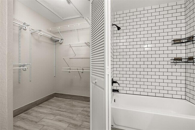 Building Photo - 6324 Raleigh St