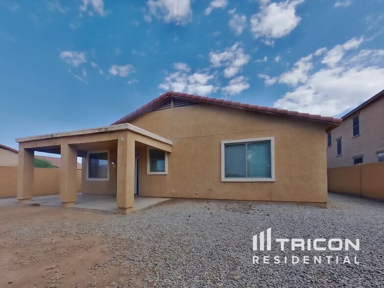 Building Photo - 6410 S 72nd Ln