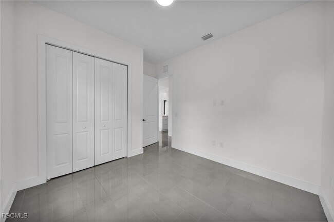 Building Photo - 3103 Hanna Ave S