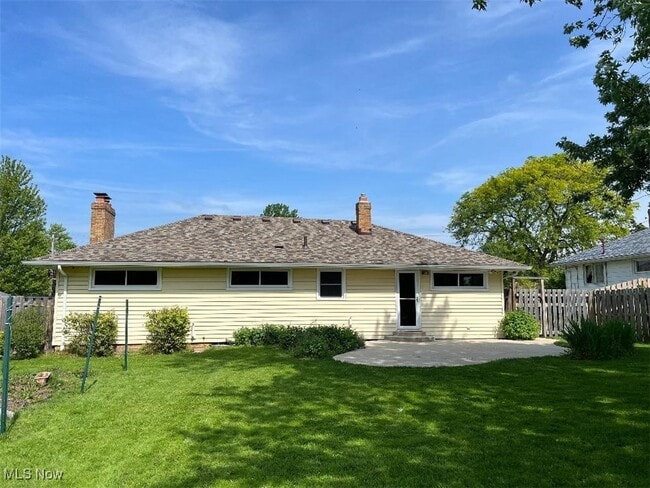 Building Photo - 7570 Hoertz Rd
