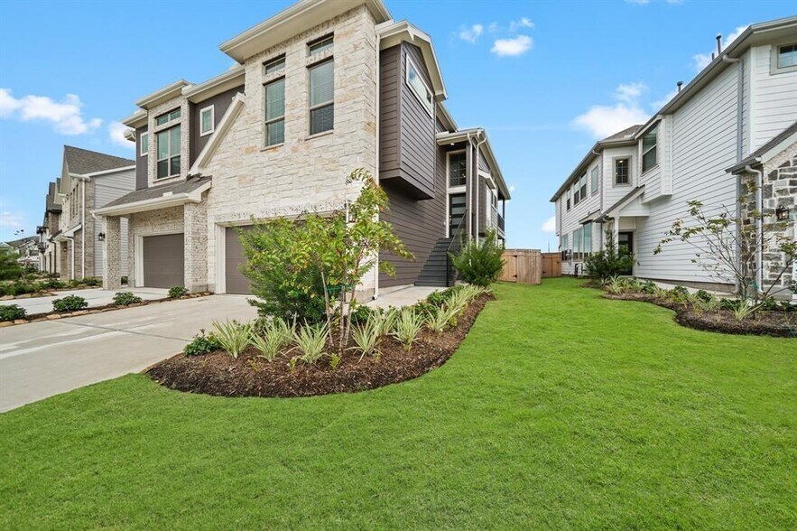 Primary Photo - 9443 Starlight Oak Dr