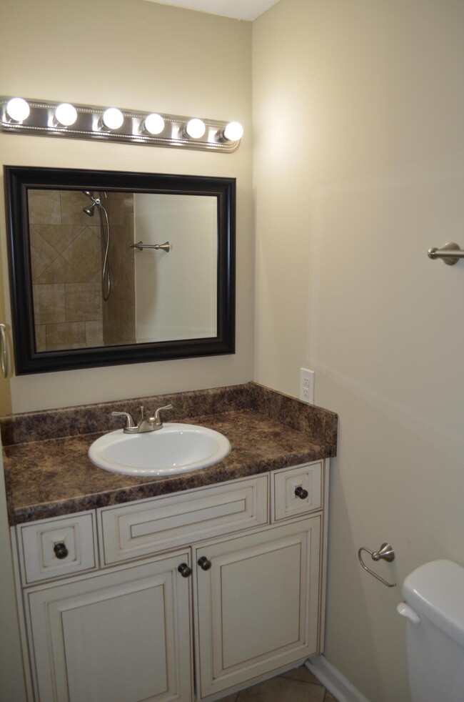 Building Photo - 221 Merrymont Dr