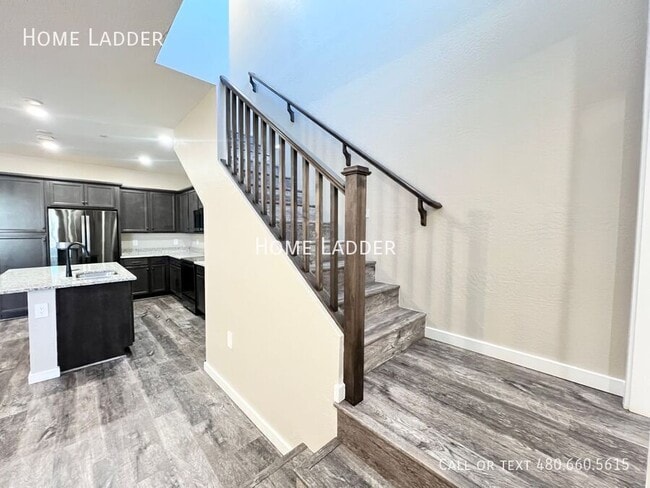 Building Photo - 779 E Doral Ave
