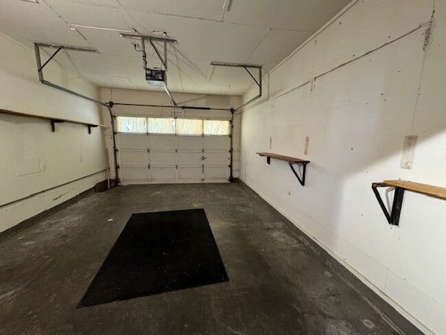 Building Photo - 2 bed, one bath in Norman with carport!