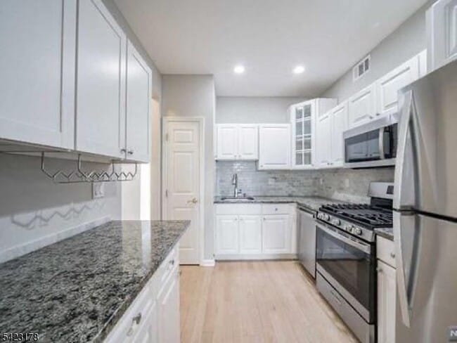 Building Photo - 451 Hartford Dr
