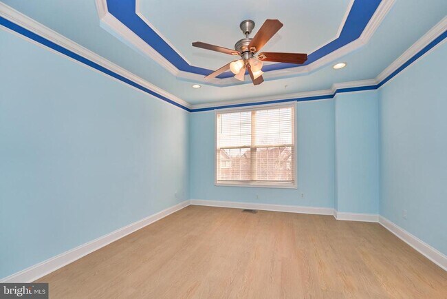 Building Photo - 43865 Hickory Corner Terrace