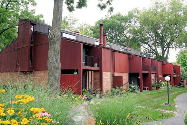 Building Photo - Two-Bedroom Condo| Parking + WiFi Included!