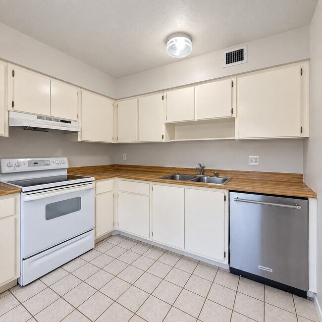 Building Photo - 4777 Orange Grove Blvd