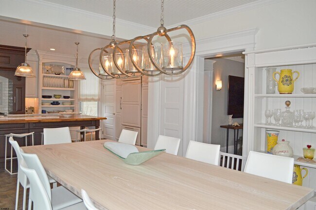 Building Photo - 16 S Somerset Ave