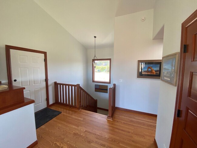 Building Photo - LONG BEACH VACATION HOME BY THE MONTH - VIEW & BEACH ACCESS